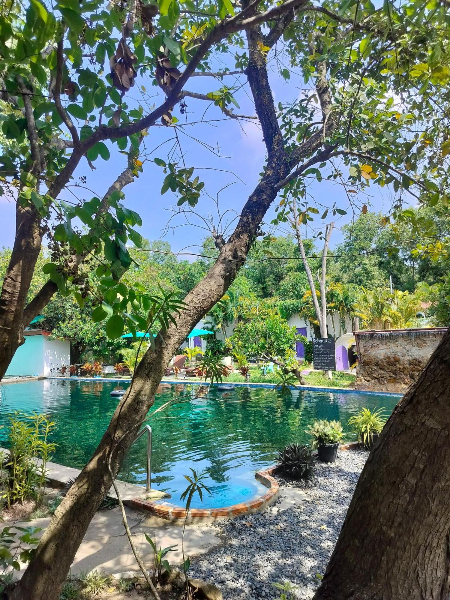 Bohemiaz Resort And Spa กำปอต ภายนอก รูปภาพ